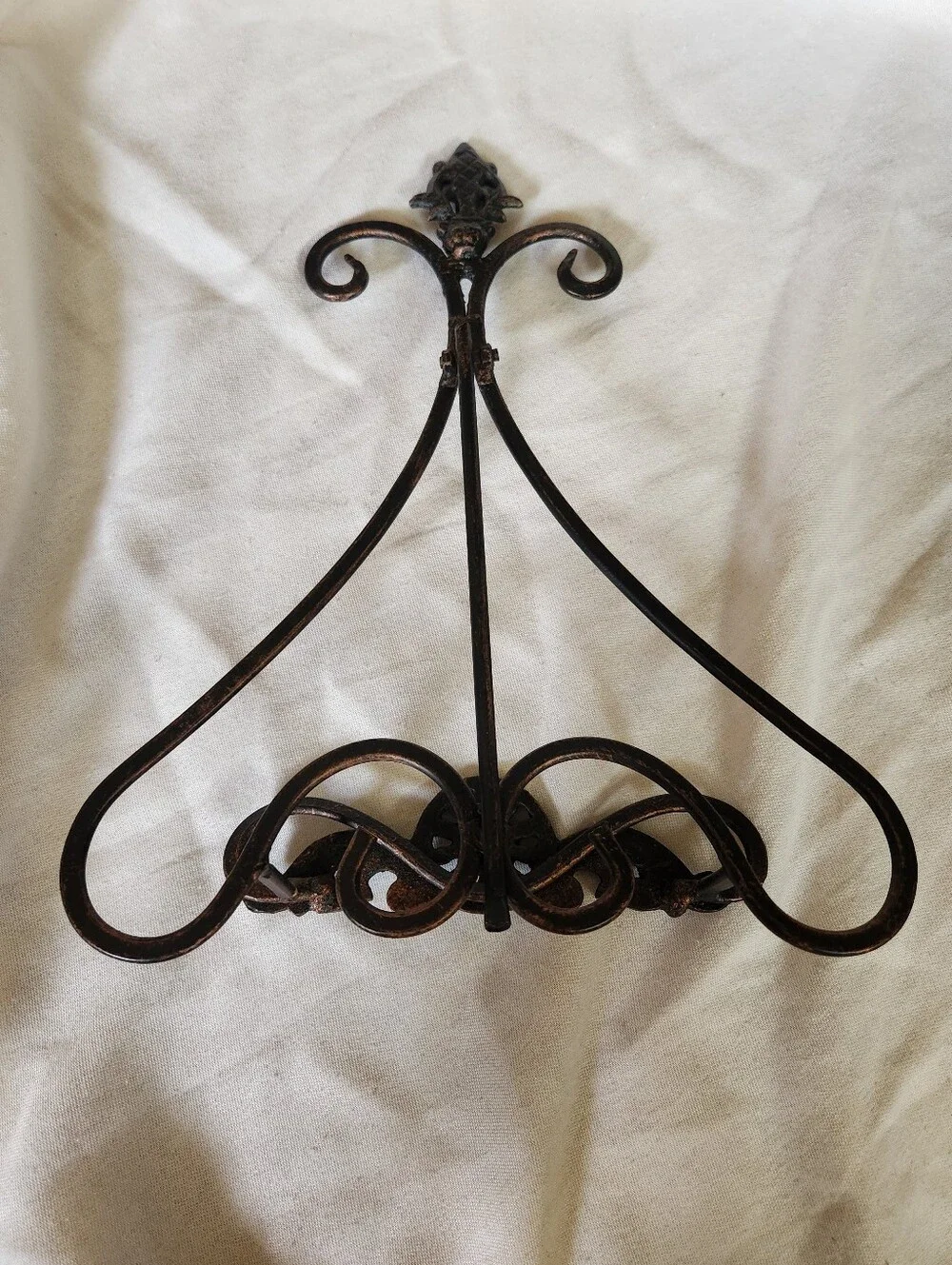 Vintage Style Scroll Metal Easel Plate Display Stand Black Copper Tone